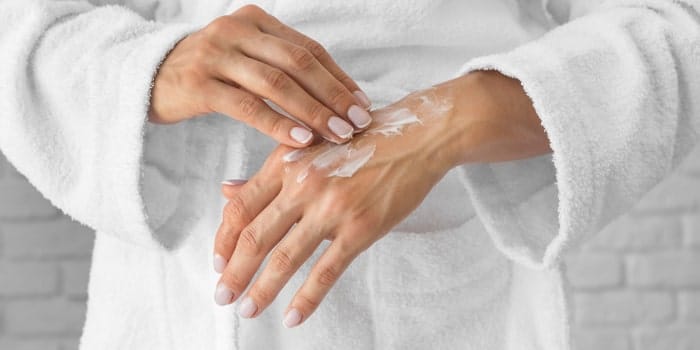 ضد آفتاب برای جوان ماندن پوست دست