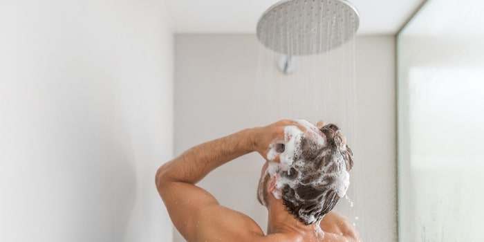 ریزش موی طبیعی در حمام