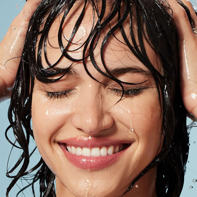 تا چه میزان ریزش مو در حمام عادی است؟