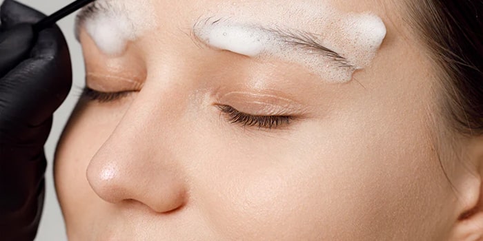 روش های درمان خانگی شوره ابرو