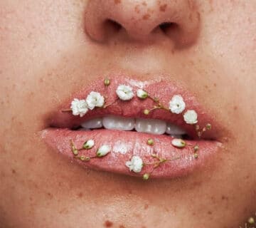 دلایل تیرگی لب و نحوه درمان آن