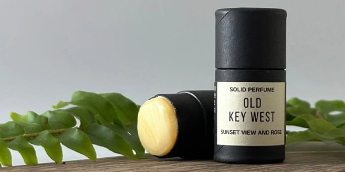 تفاوت عطر جامد و عطر مایع