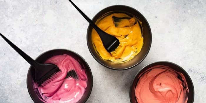 عوارض رنگ کردن مو در دوران قاعدگی