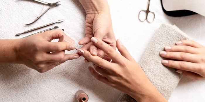 تفاوت های لمینت ناخن و کاشت ناخن