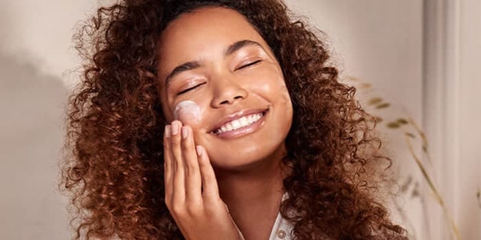 کرم مرطوب کننده آدرا