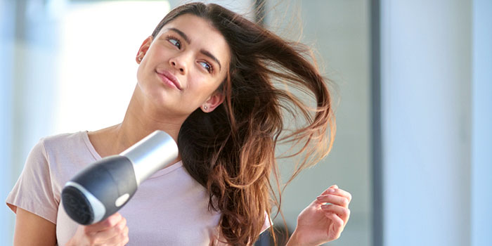 حرارت سشوار را روی درجه مناسب تنظیم کنید